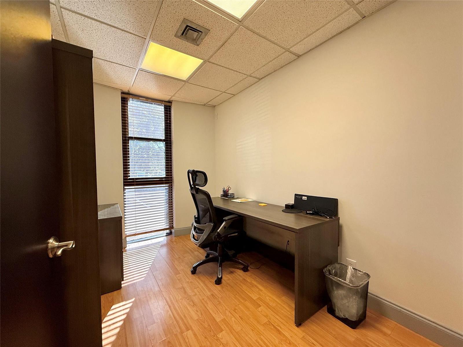 Ver detalles 101 / 0 sq. ft. $ 2026-06-15 0 foto