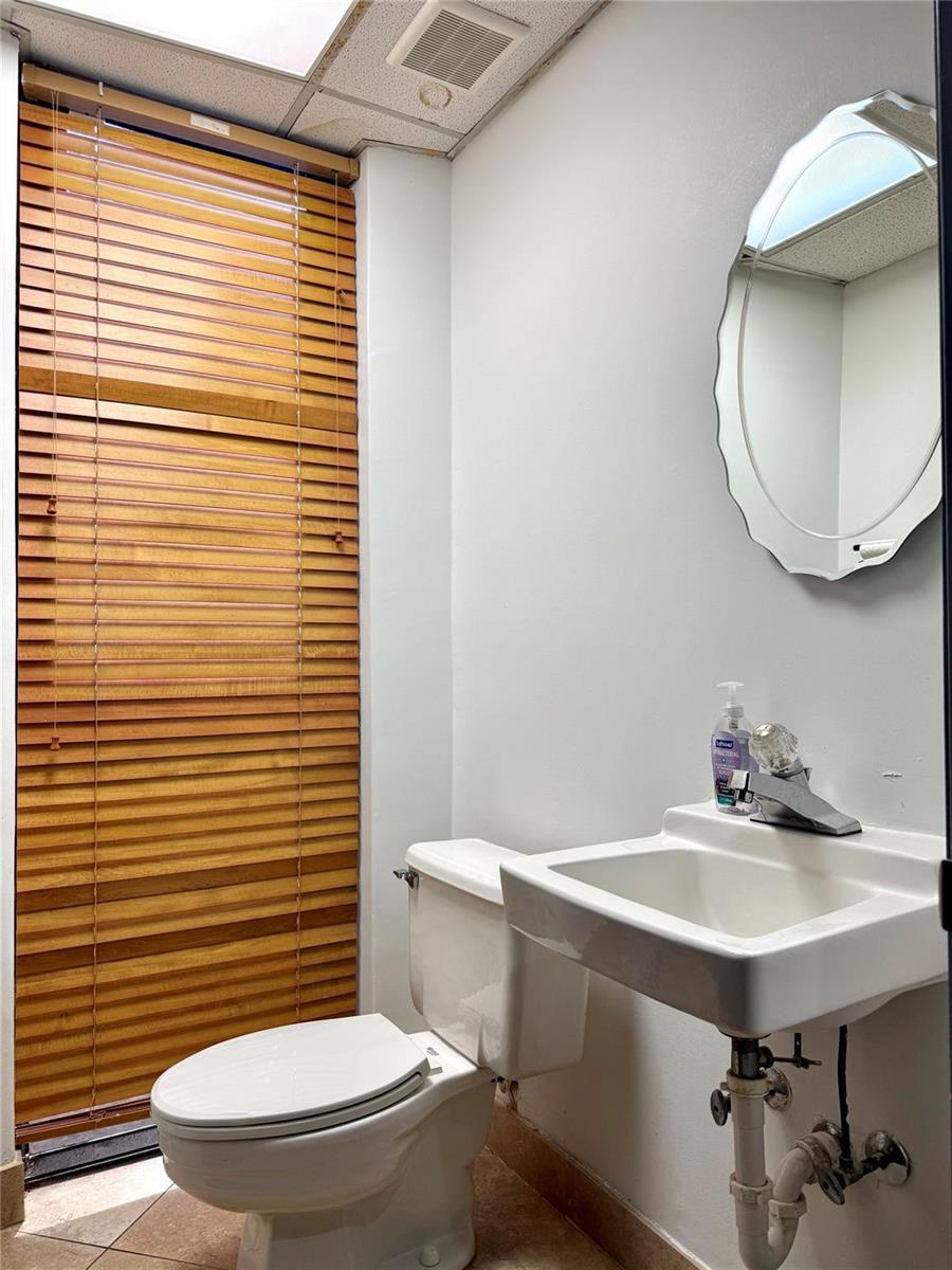 Ver detalles 101 / 0 sq. ft. $ 2026-06-15 0 foto