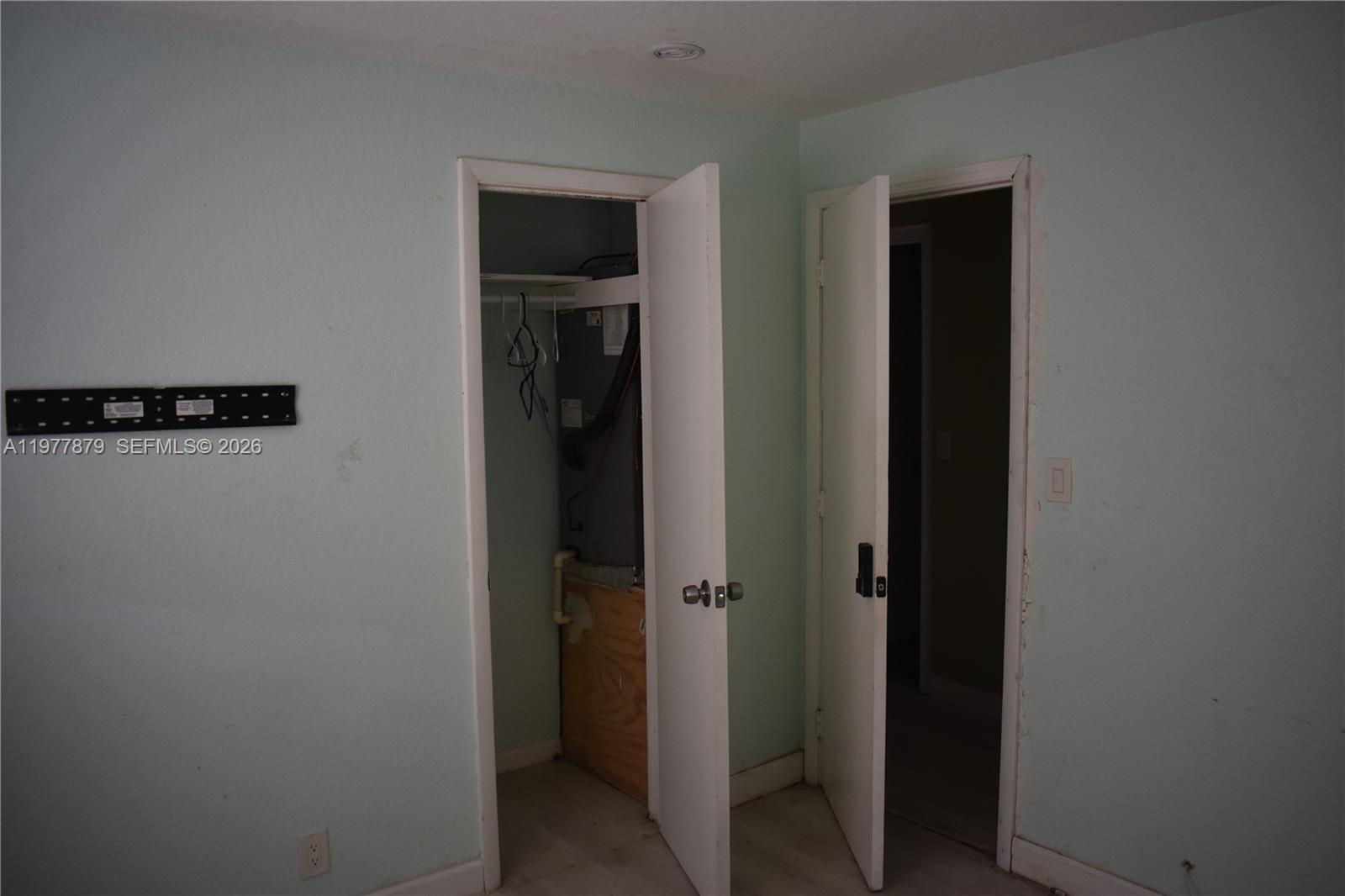 2121 3 / 1 880 sq. ft. $ 2026-03-06 0 Photo