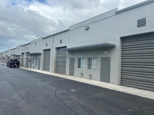 24  /   sq. ft. $ 2026-03-06 0 foto