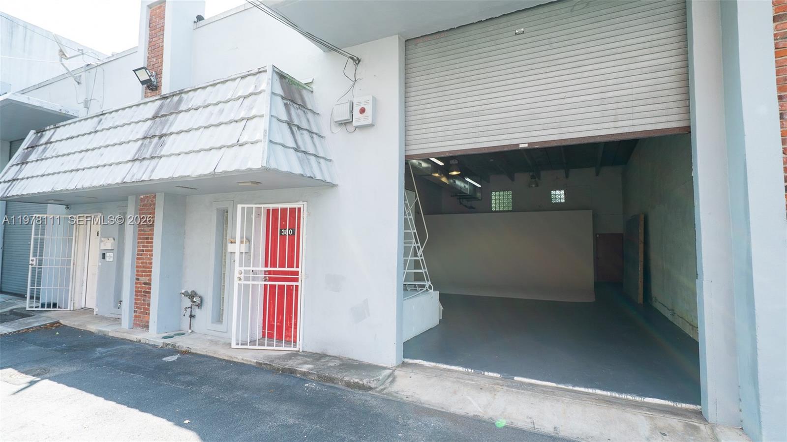 380  /   кв.футов $ 2026-03-06 0 Фото