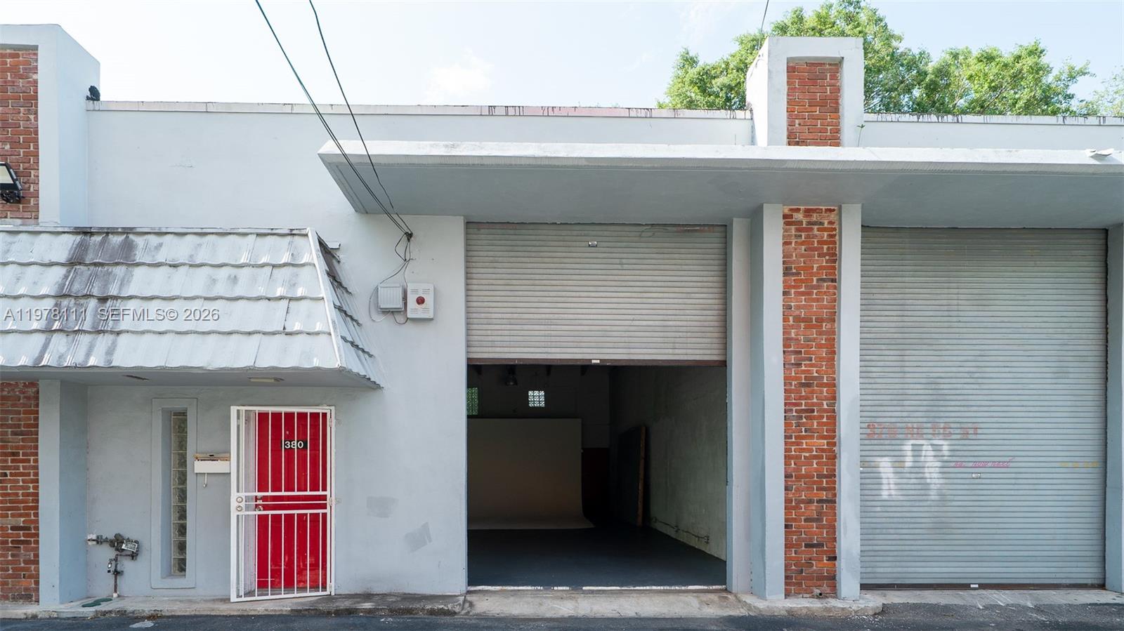 380  /   кв.футов $ 2026-03-06 0 Фото