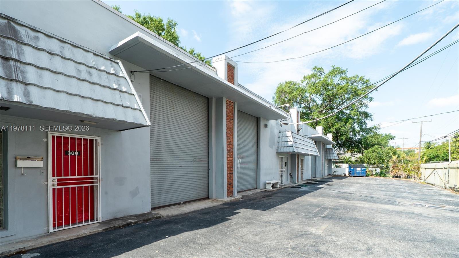 380  /   кв.футов $ 2026-03-06 0 Фото