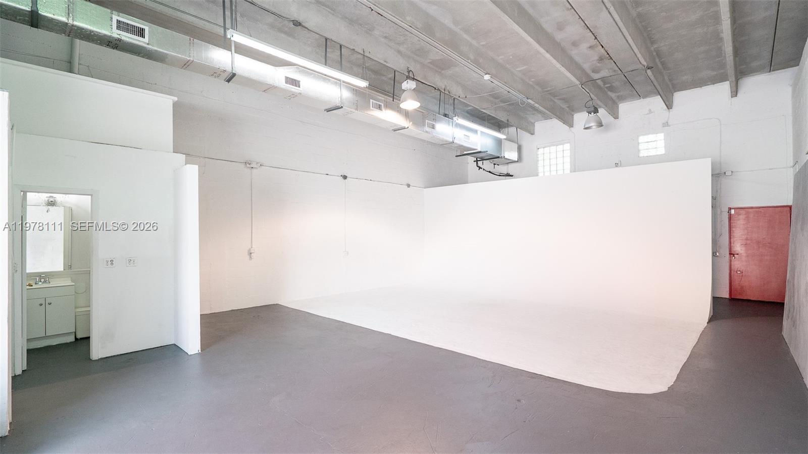 380  /   кв.футов $ 2026-03-06 0 Фото