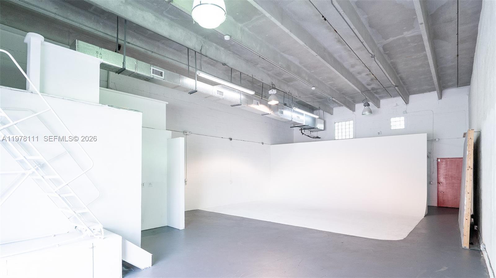 380  /   кв.футов $ 2026-03-06 0 Фото