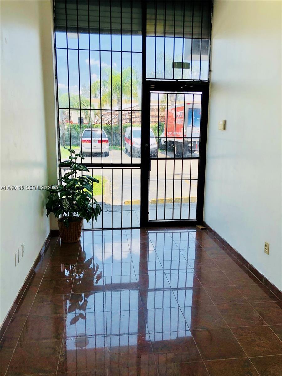 6850  /   кв.футов $ 2026-03-06 0 Фото