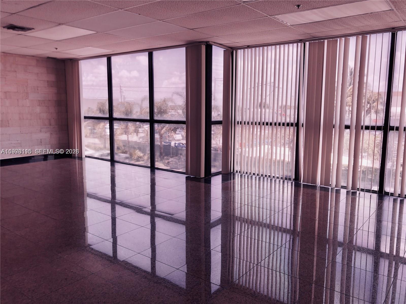 6850  /   кв.футов $ 2026-03-06 0 Фото