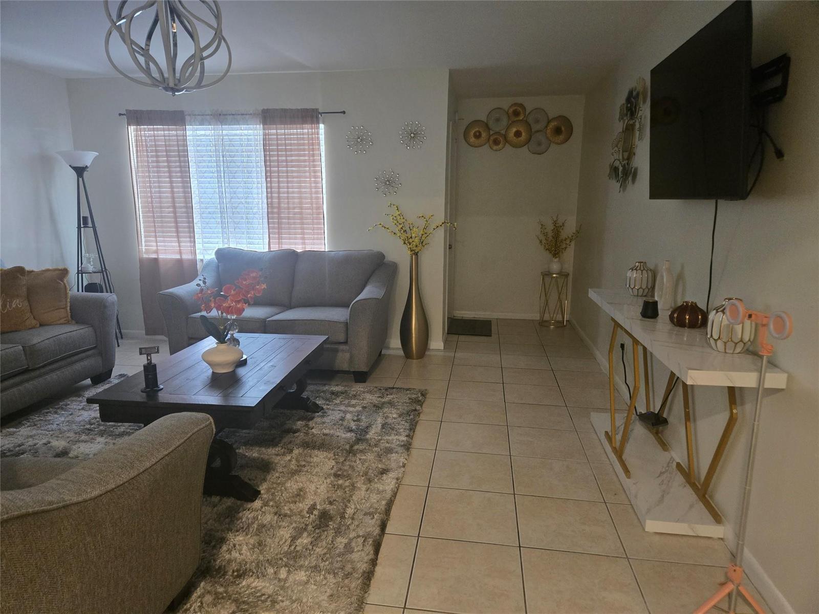   / 0 2410 sq. ft. $ 2026-06-21 0 foto