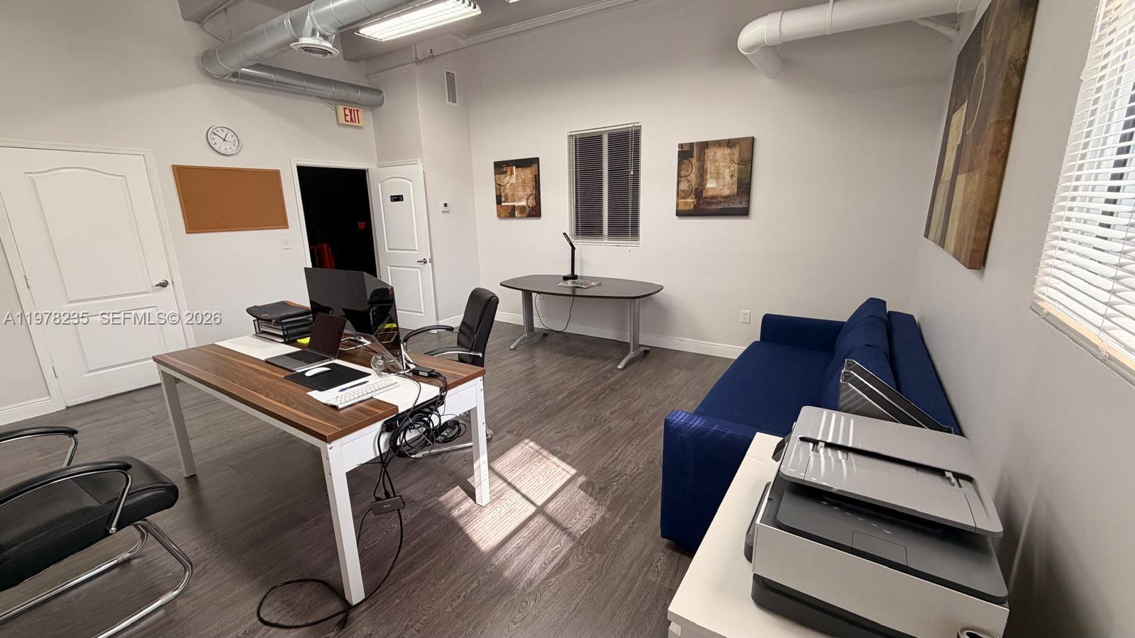 401  /   кв.футов $ 2026-03-06 0 Фото