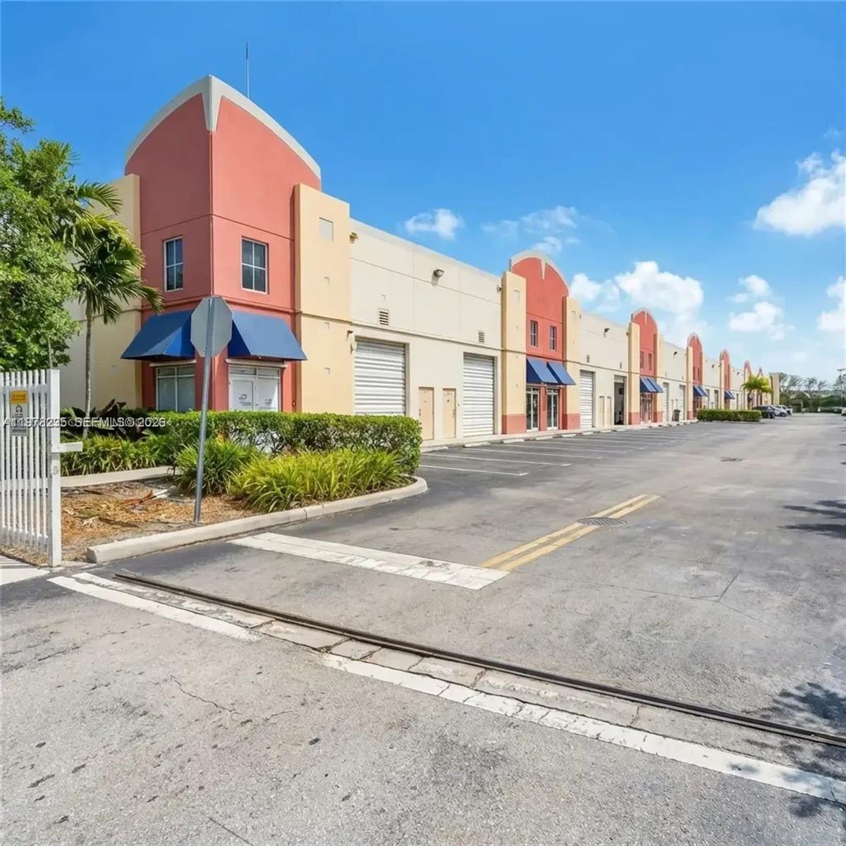 401  /   кв.футов $ 2026-03-06 0 Фото