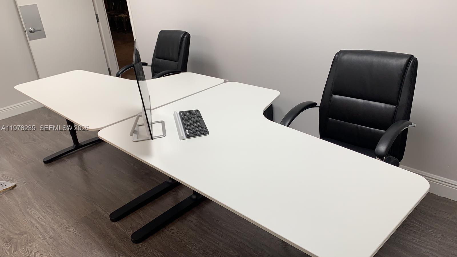 401  /   кв.футов $ 2026-03-06 0 Фото