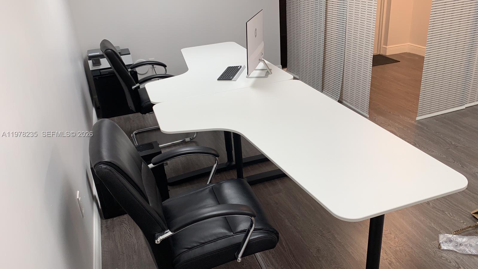 401  /   кв.футов $ 2026-03-06 0 Фото