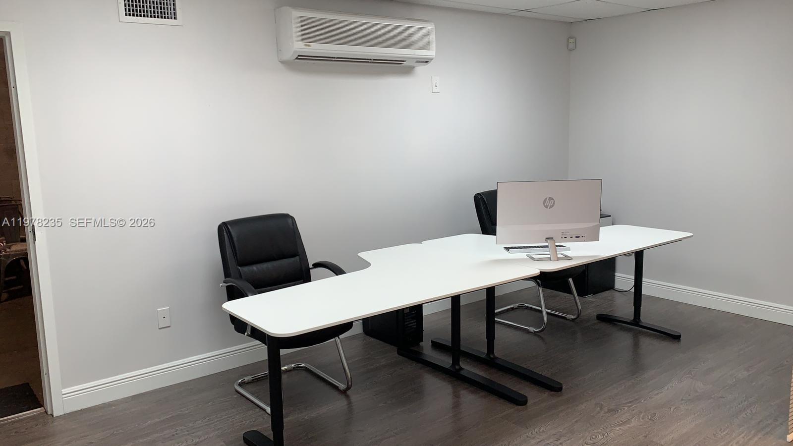 401  /   кв.футов $ 2026-03-06 0 Фото