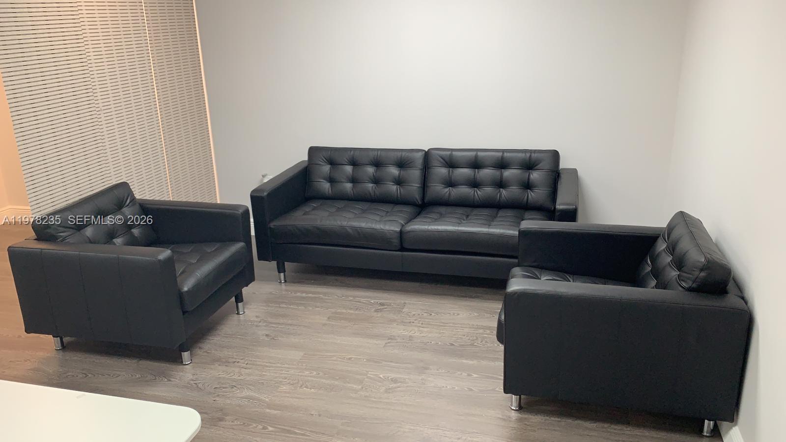 401  /   кв.футов $ 2026-03-06 0 Фото