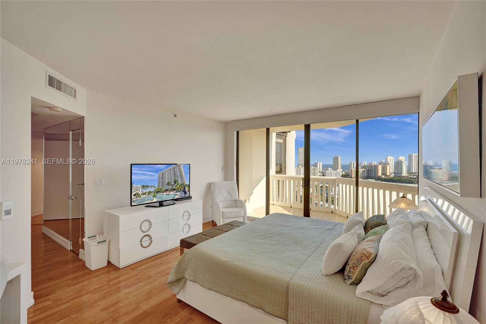 2802 2 / 3 1890 sq. ft. $ 2026-03-06 0 foto