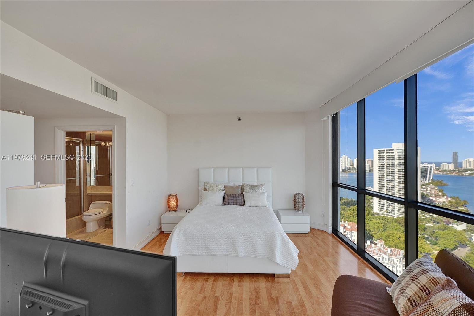 2802 2 / 3 1890 sq. ft. $ 2026-03-06 0 foto