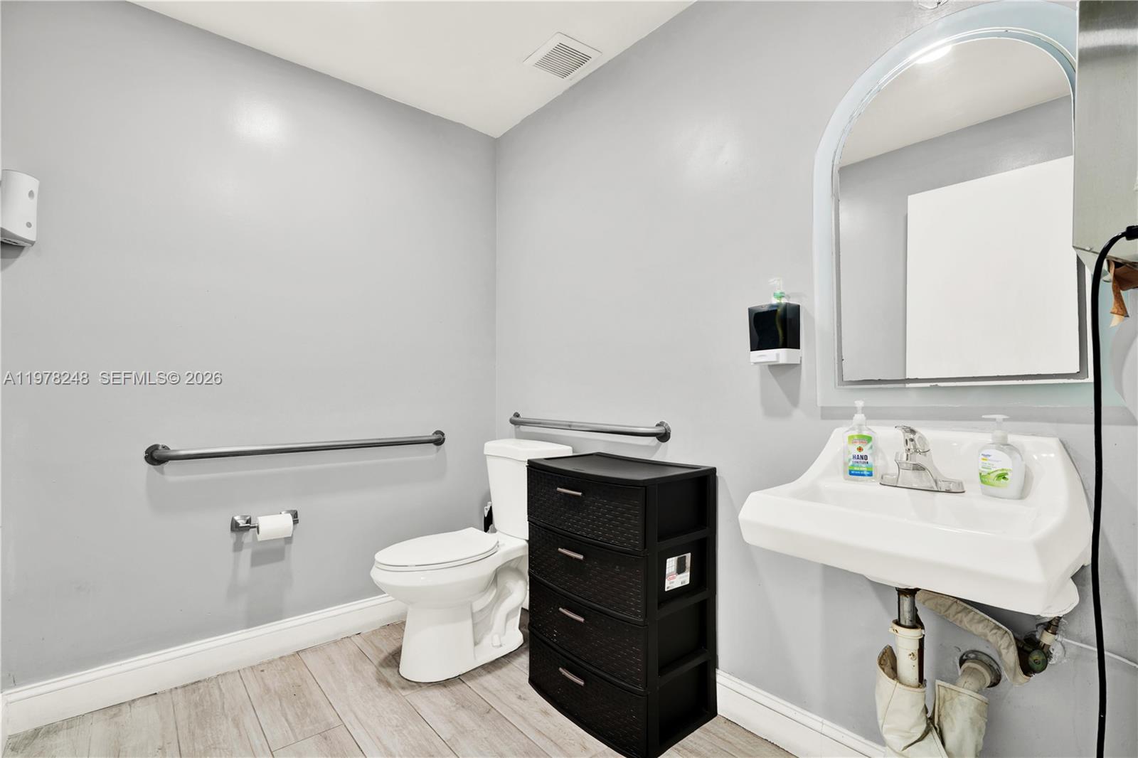 23  /   sq. ft. $ 2026-03-06 0 Photo