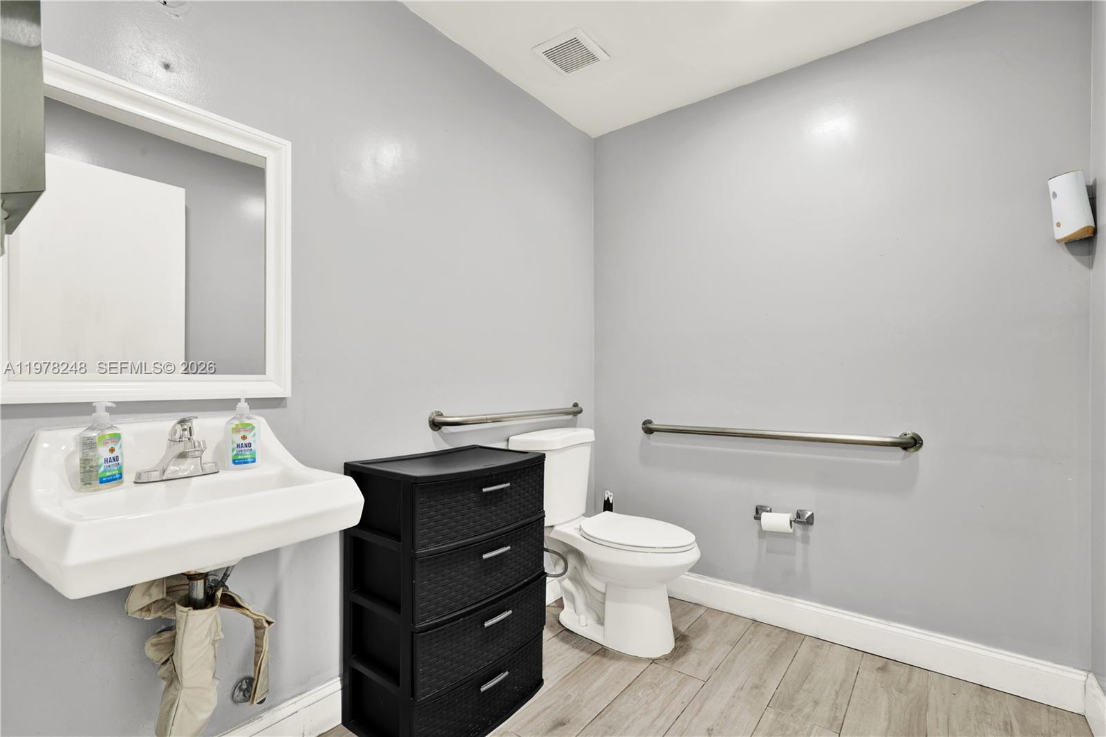 23  /   sq. ft. $ 2026-03-06 0 Photo