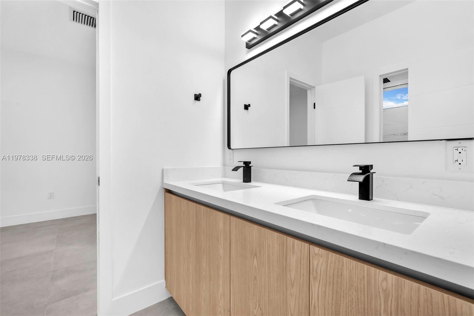   /  0 sq. ft. $ 2026-03-06 0 foto