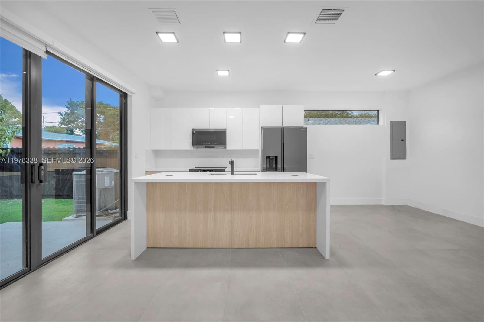   /  0 sq. ft. $ 2026-03-06 0 foto