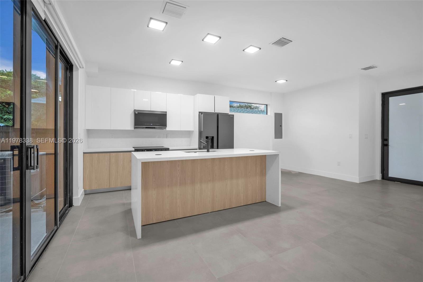   /  0 sq. ft. $ 2026-03-06 0 foto