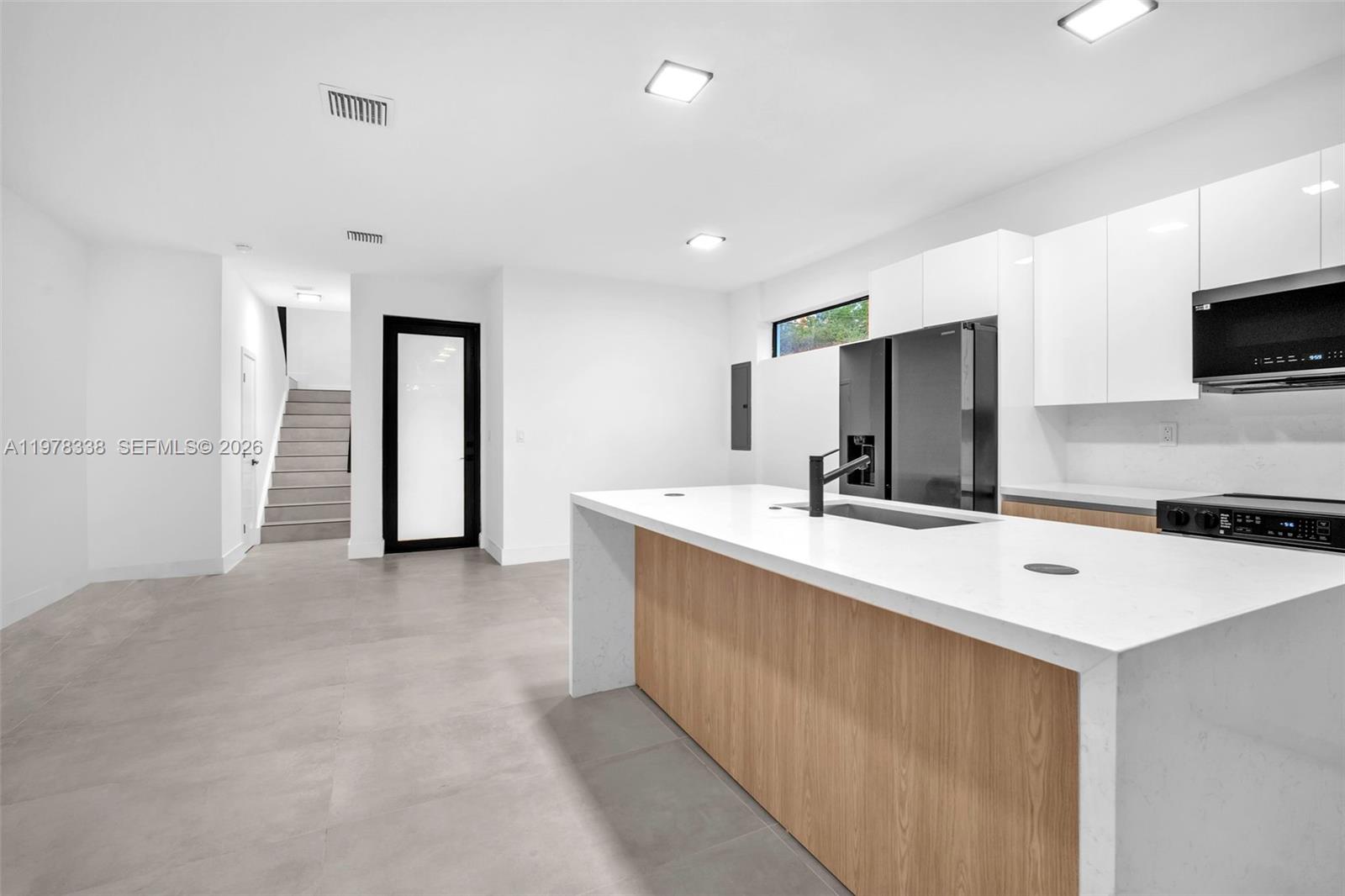   /  0 sq. ft. $ 2026-03-06 0 foto