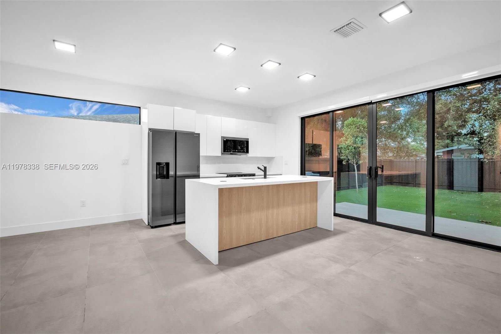   /  0 sq. ft. $ 2026-03-06 0 foto