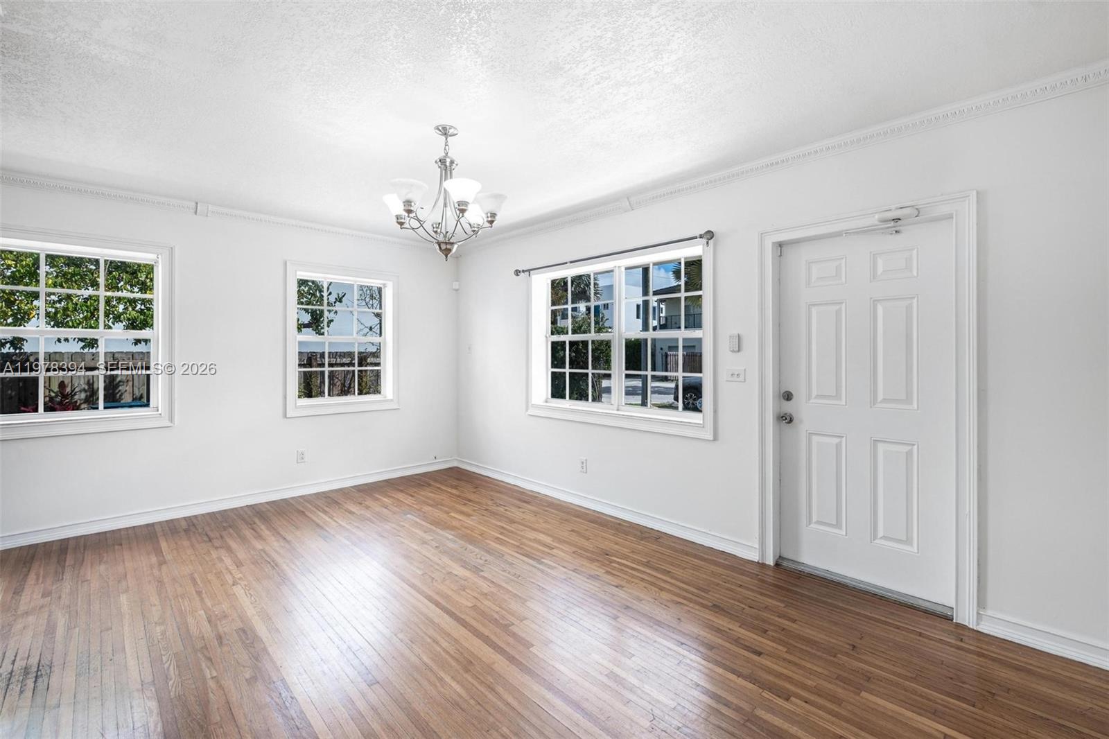   /  3212 кв.футов $ 2026-03-06 0 Фото