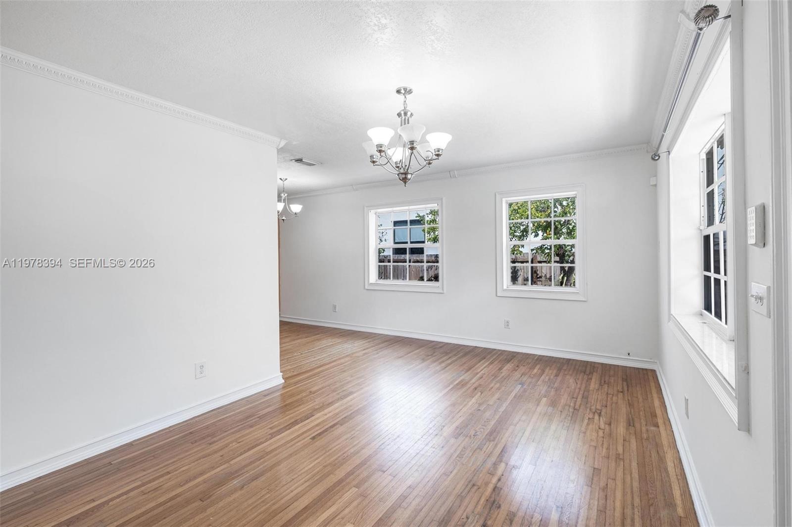   /  3212 кв.футов $ 2026-03-06 0 Фото