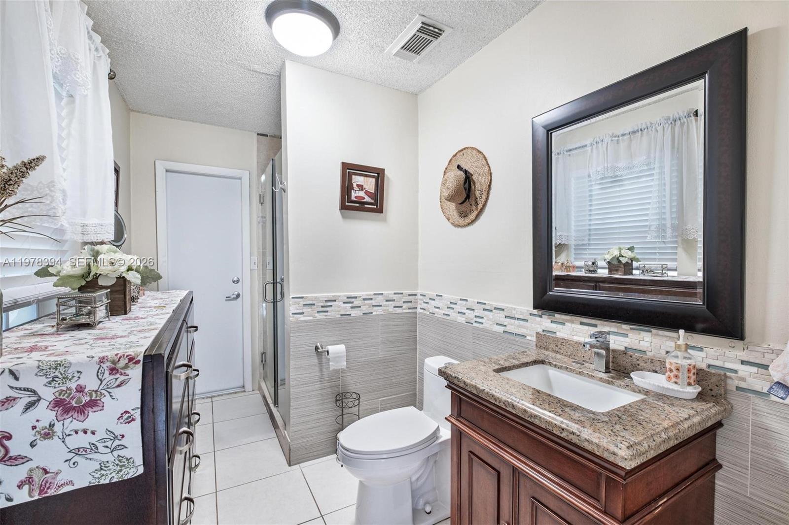   /  3212 кв.футов $ 2026-03-06 0 Фото