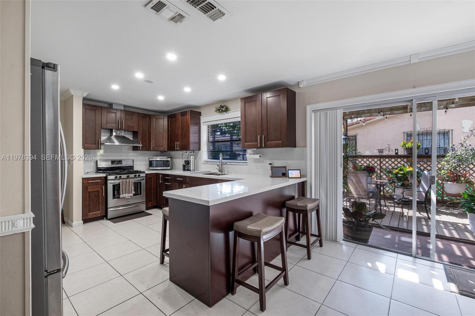   /  3212 кв.футов $ 2026-03-06 0 Фото