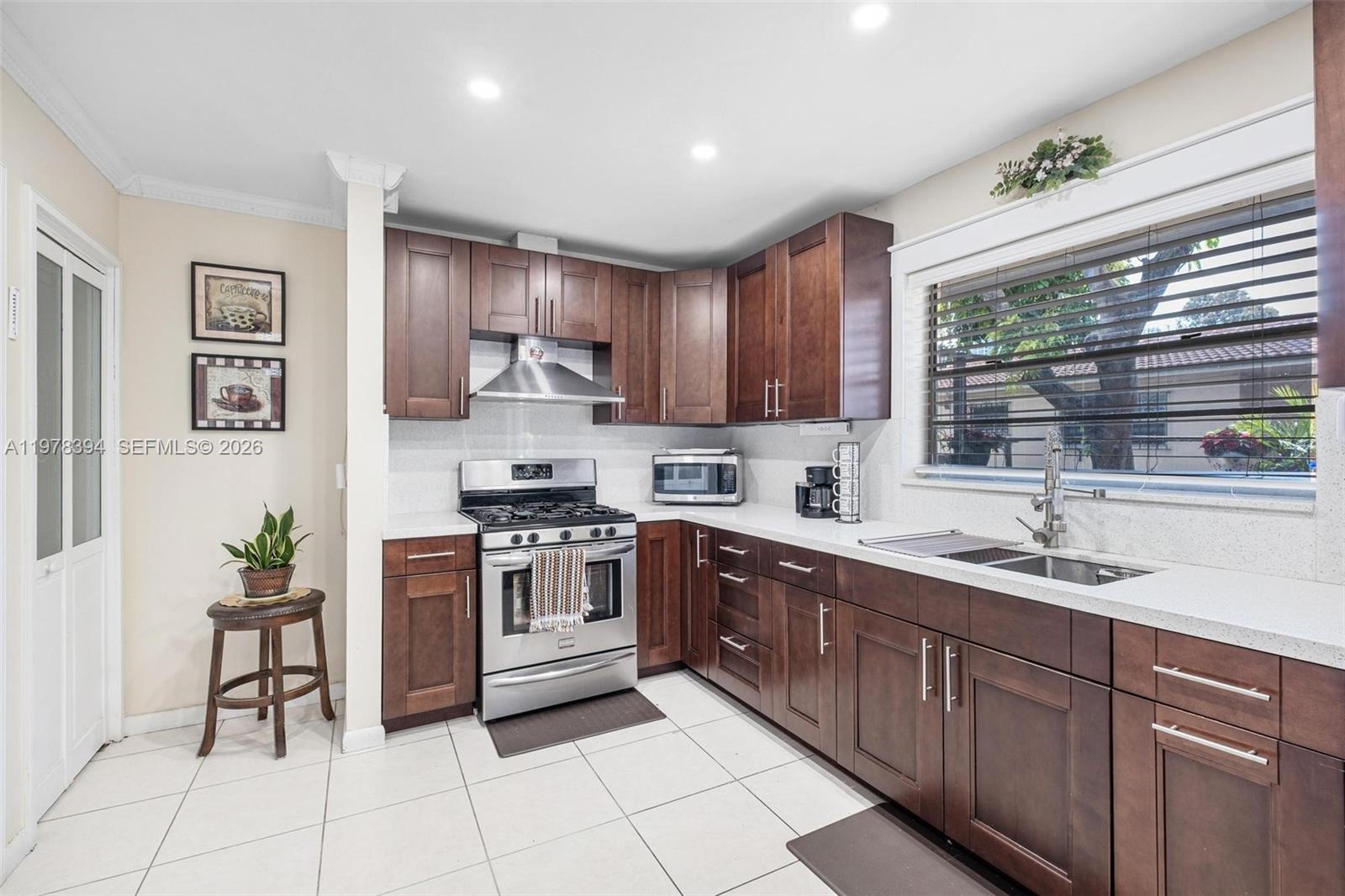   /  3212 кв.футов $ 2026-03-06 0 Фото