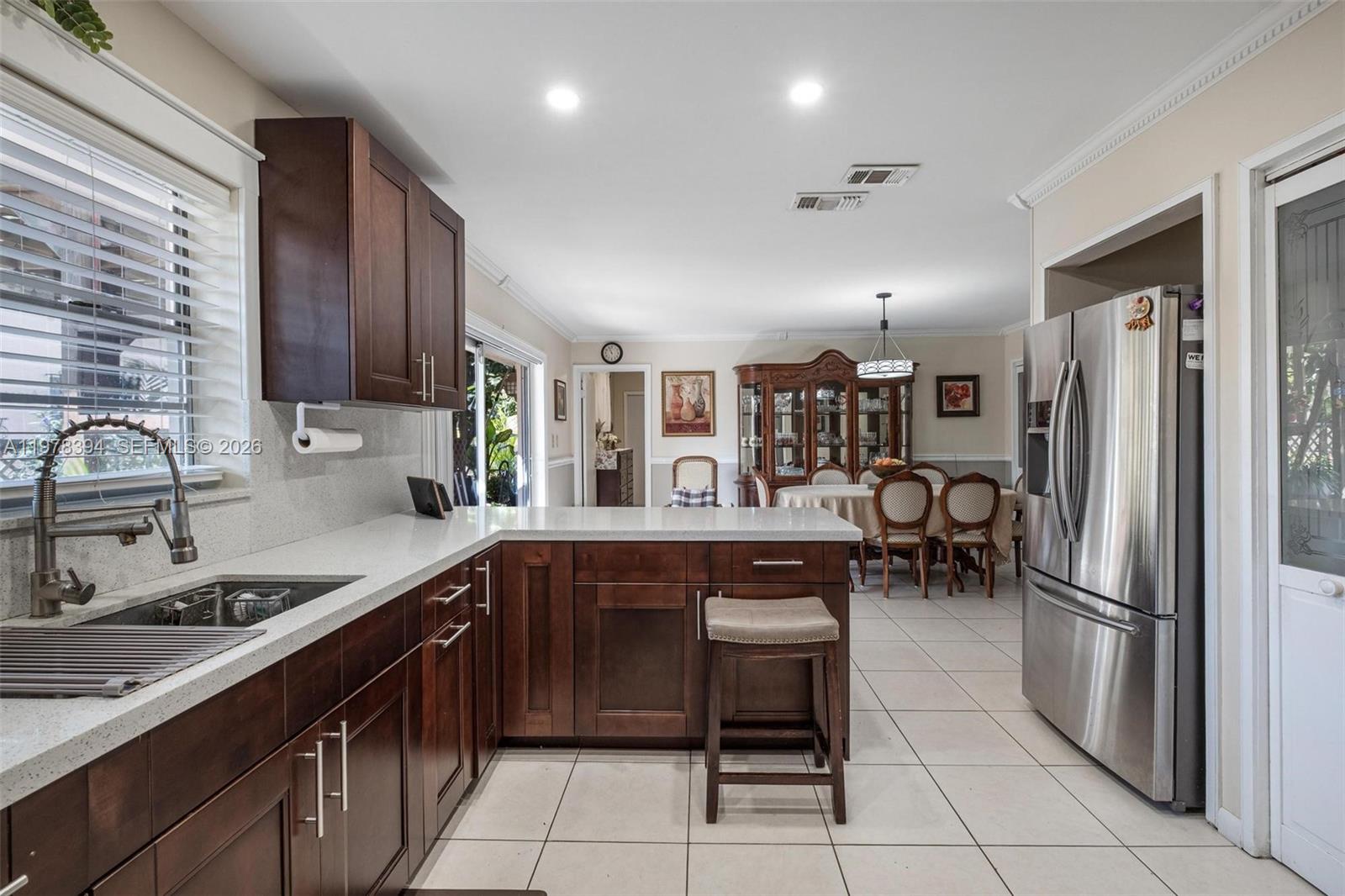   /  3212 кв.футов $ 2026-03-06 0 Фото