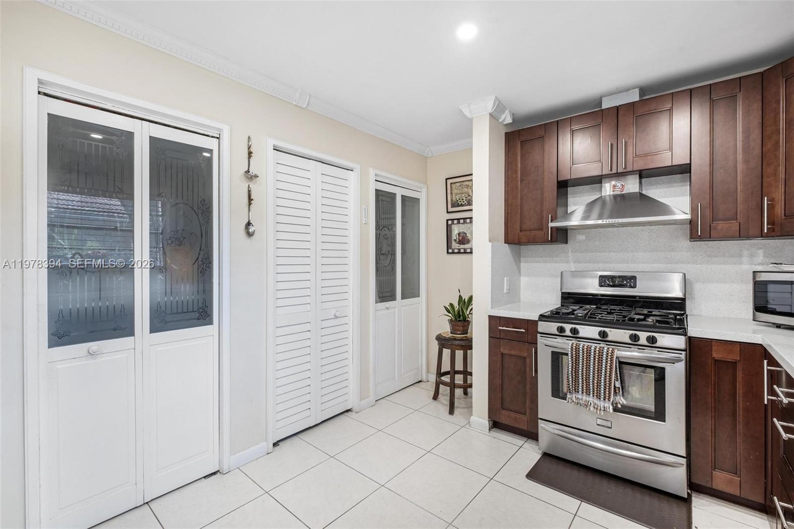   /  3212 кв.футов $ 2026-03-06 0 Фото