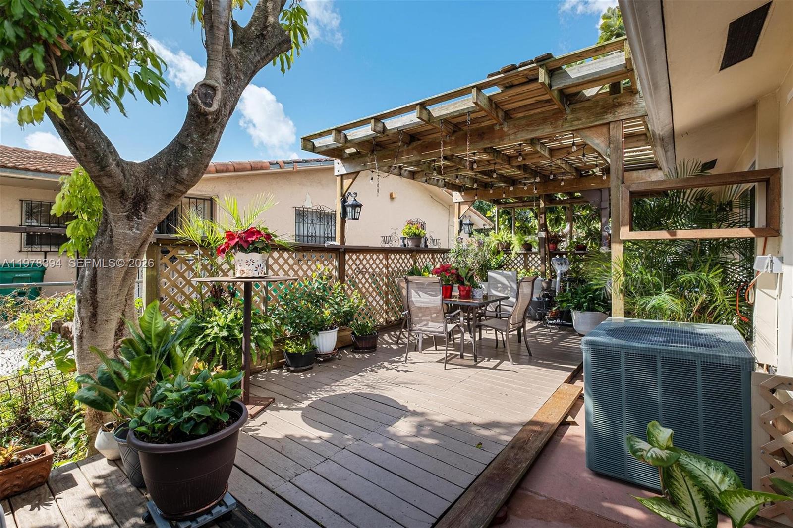   /  3212 кв.футов $ 2026-03-06 0 Фото