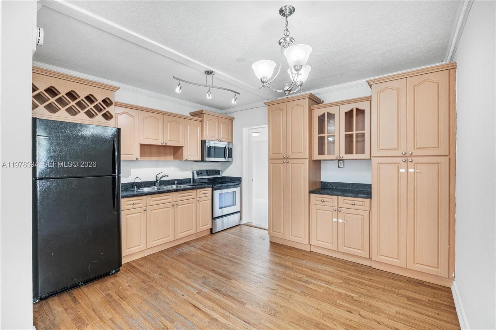   /  3212 кв.футов $ 2026-03-06 0 Фото