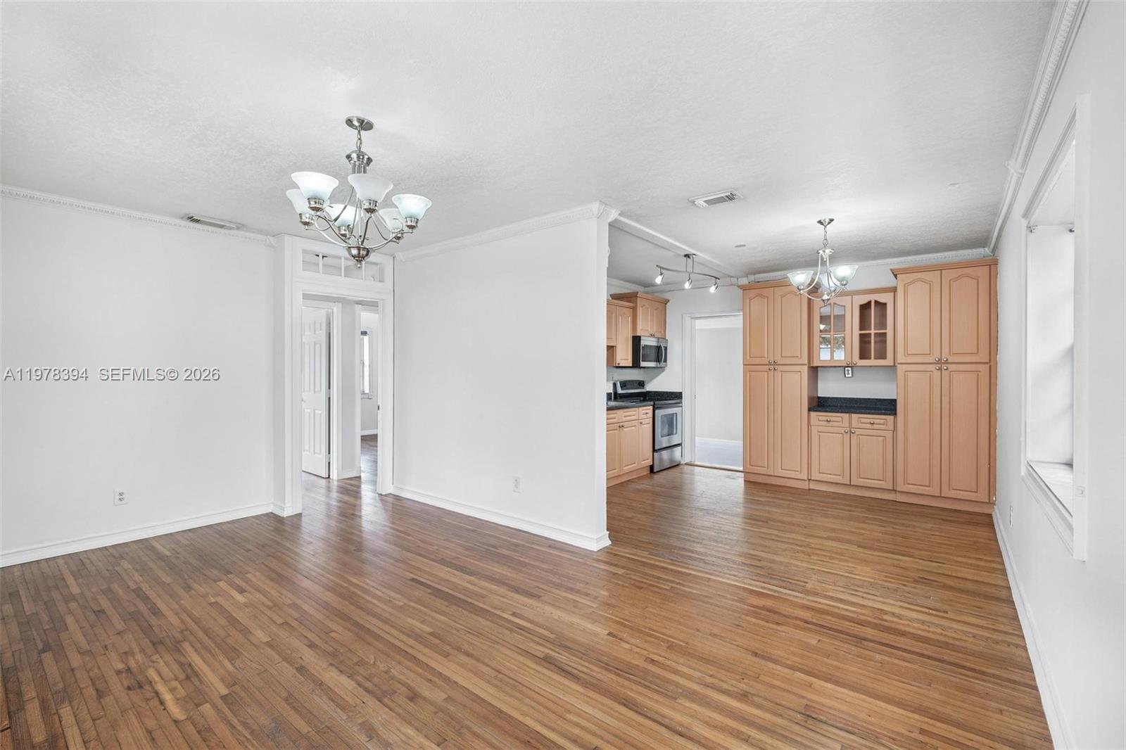   /  3212 кв.футов $ 2026-03-06 0 Фото