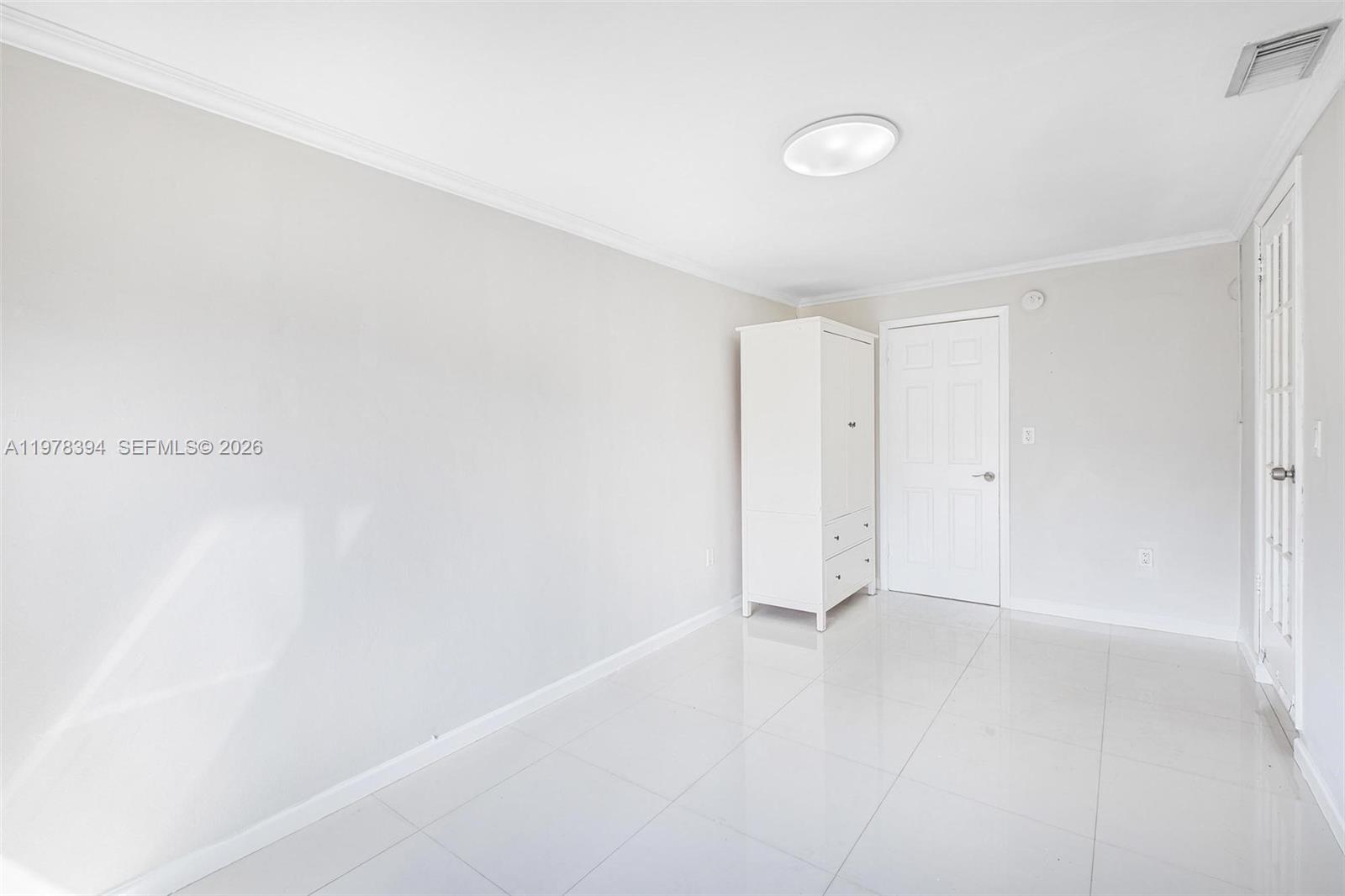   /  3212 кв.футов $ 2026-03-06 0 Фото