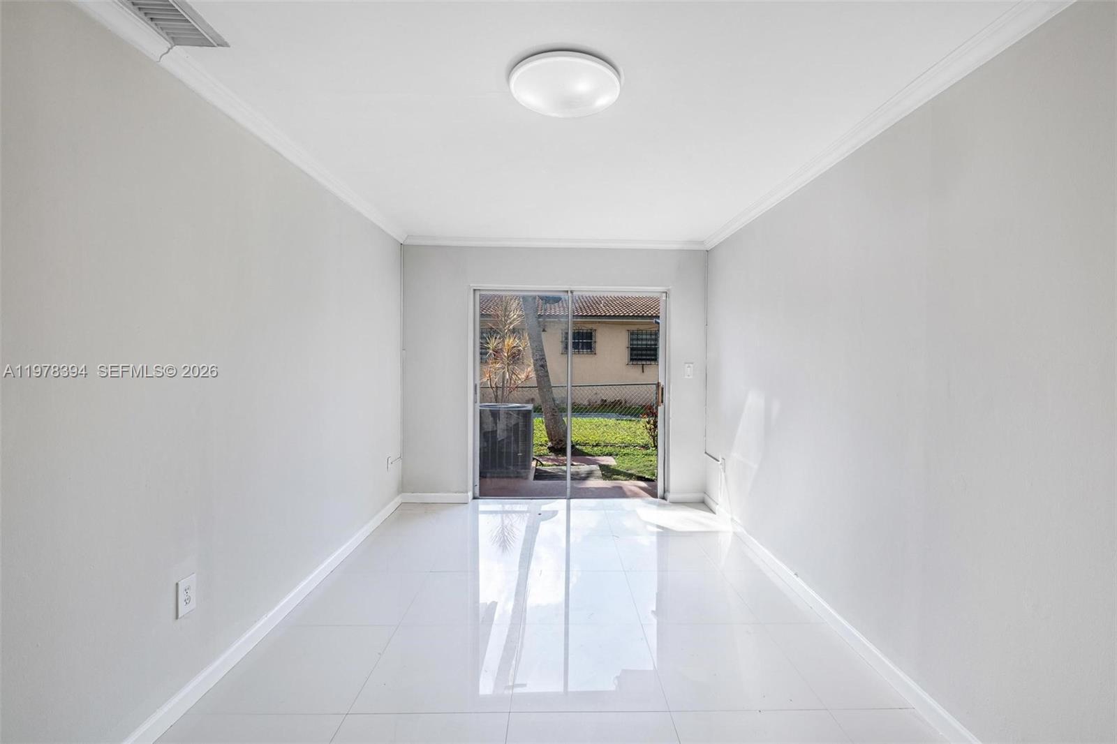   /  3212 кв.футов $ 2026-03-06 0 Фото