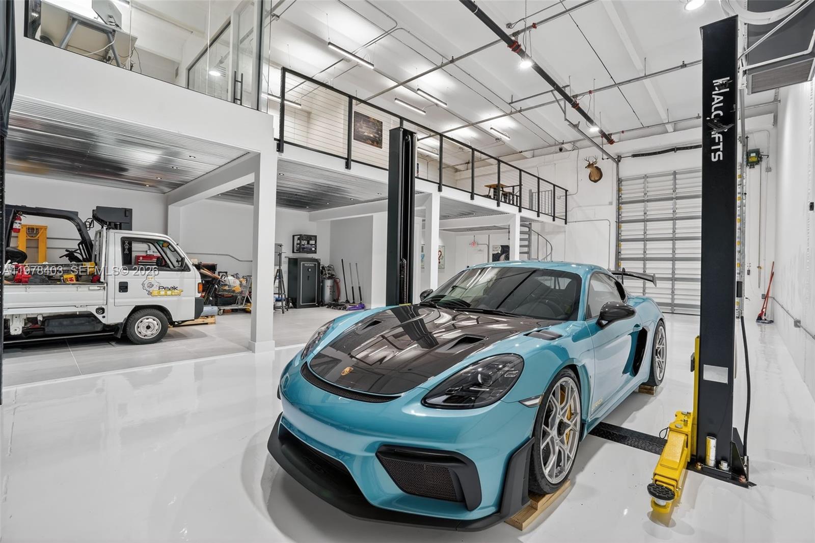 4A  /   кв.футов $ 2026-03-06 0 Фото