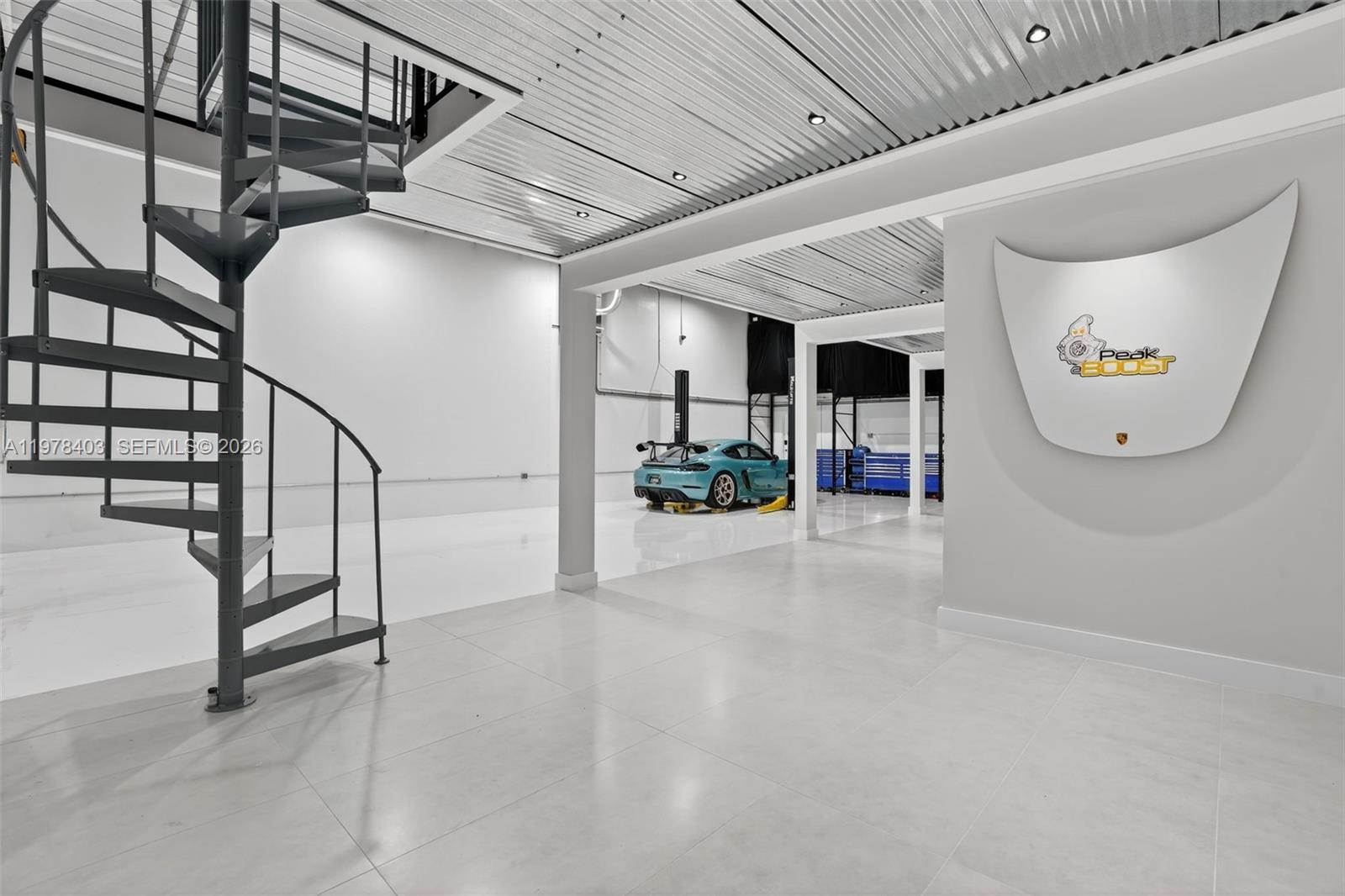 4A  /   кв.футов $ 2026-03-06 0 Фото