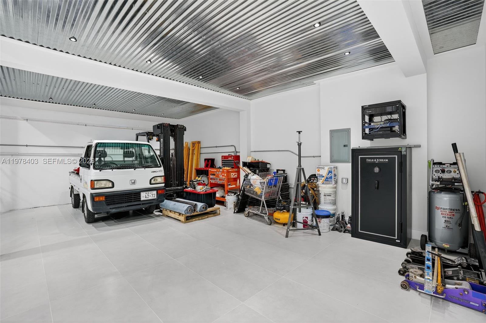 4A  /   кв.футов $ 2026-03-06 0 Фото