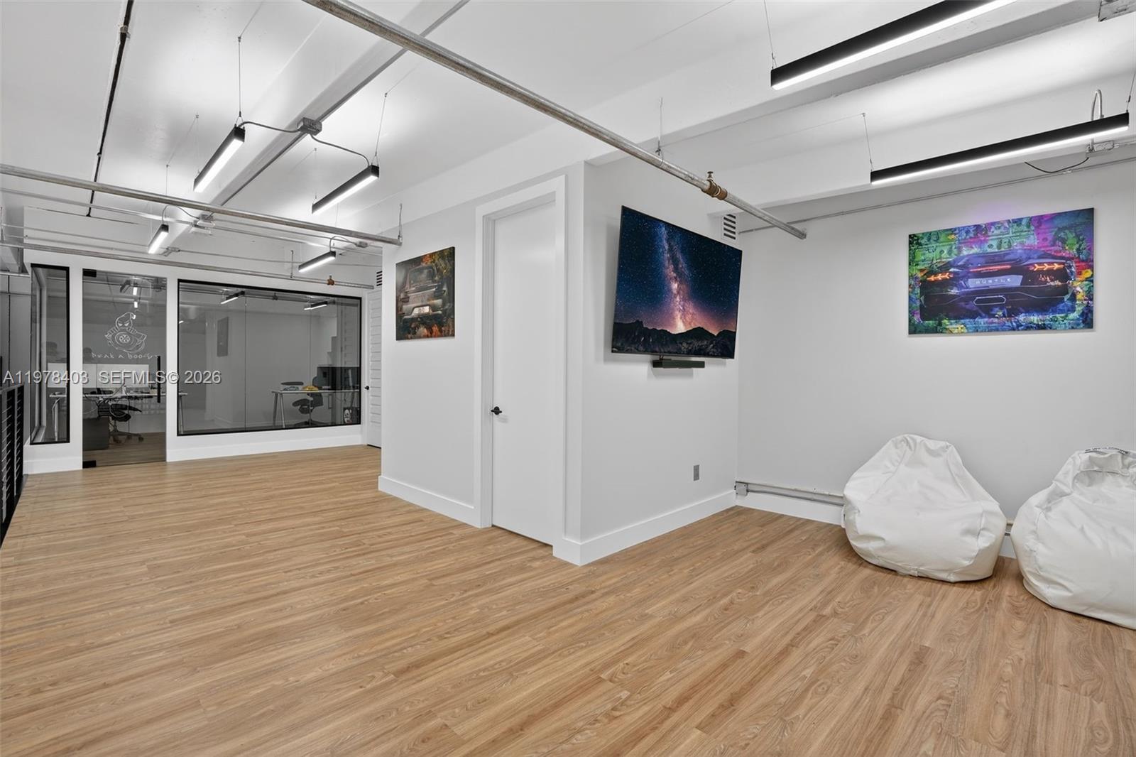 4A  /   кв.футов $ 2026-03-06 0 Фото