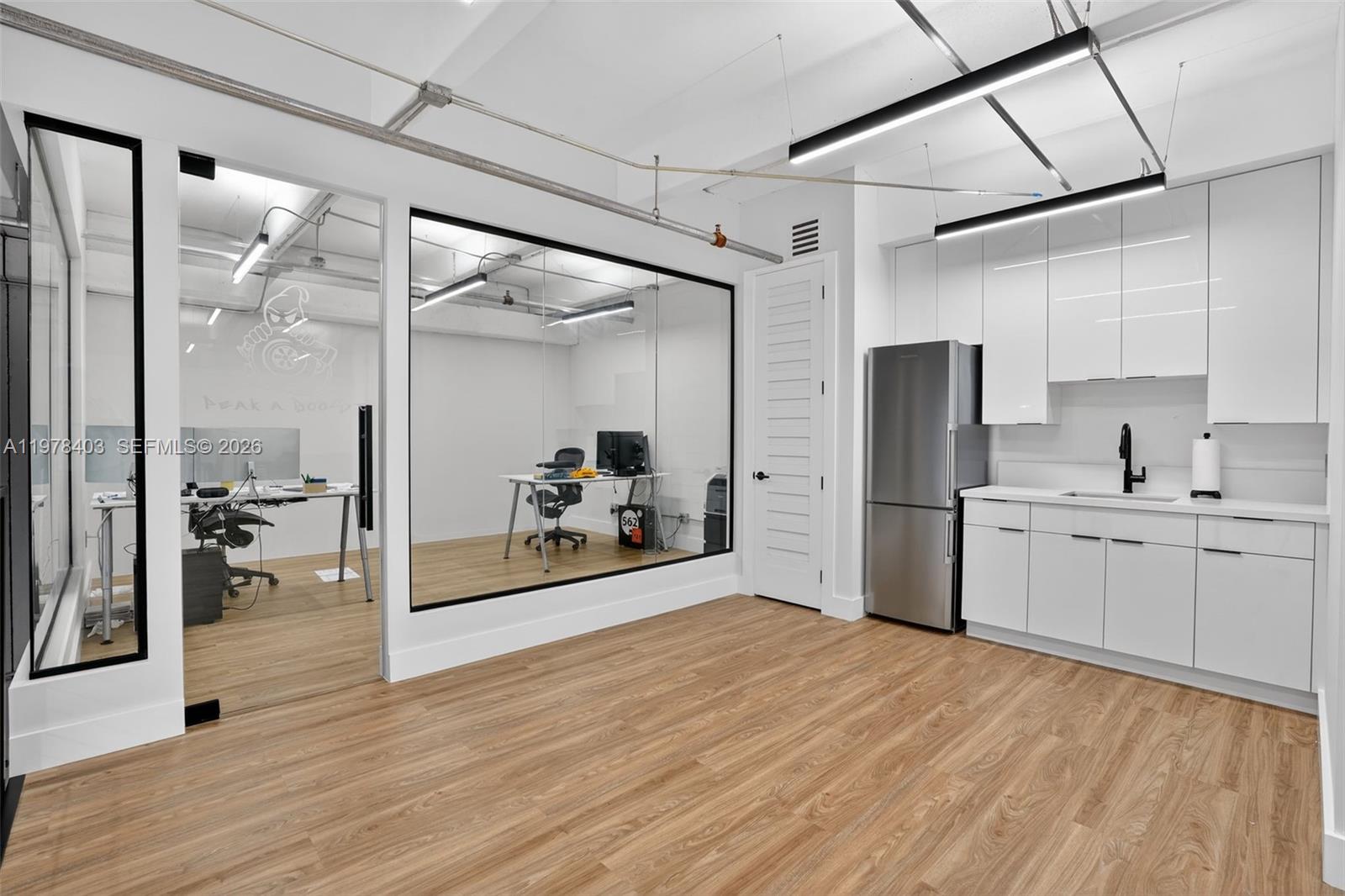 4A  /   кв.футов $ 2026-03-06 0 Фото