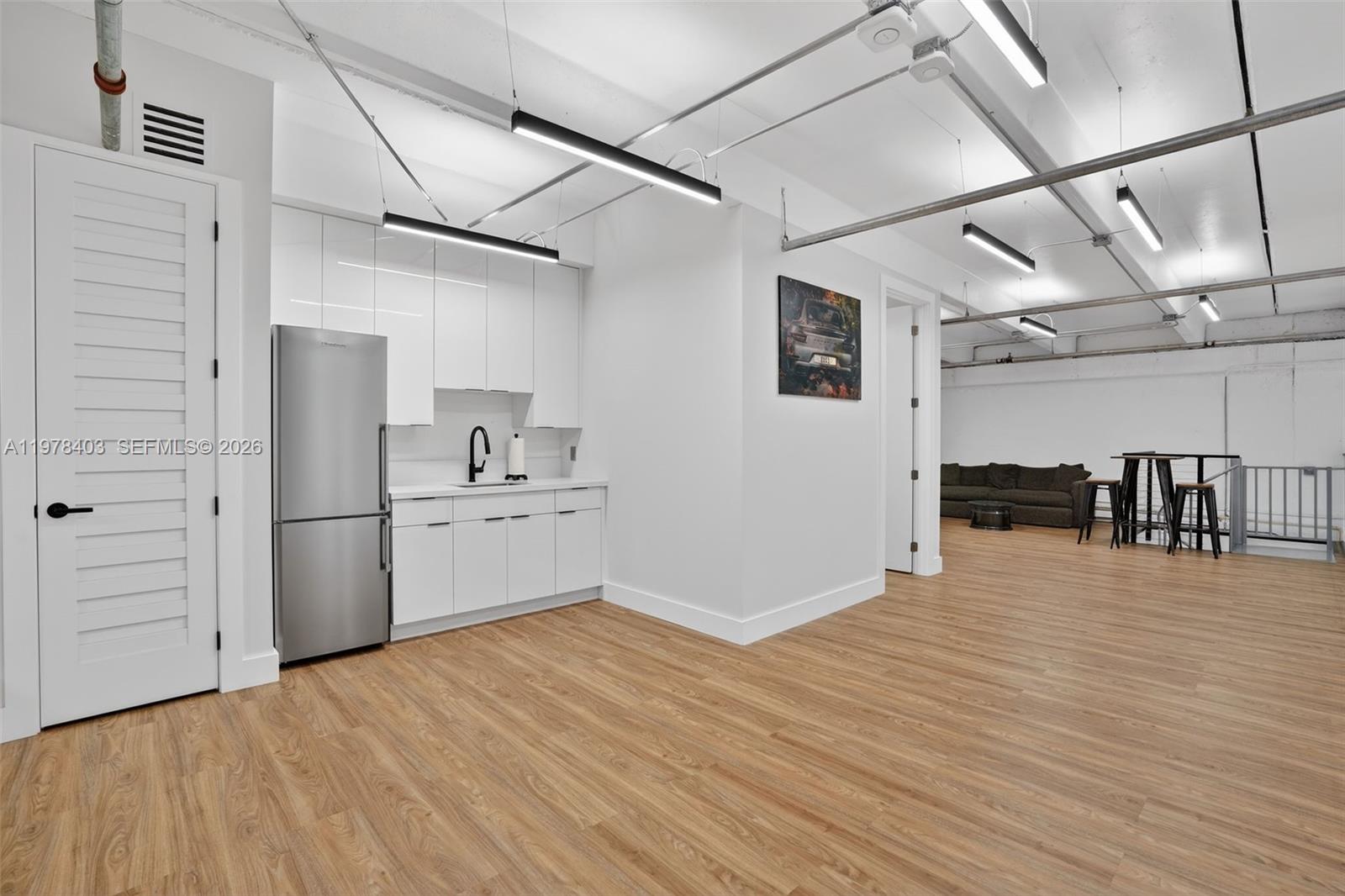 4A  /   кв.футов $ 2026-03-06 0 Фото