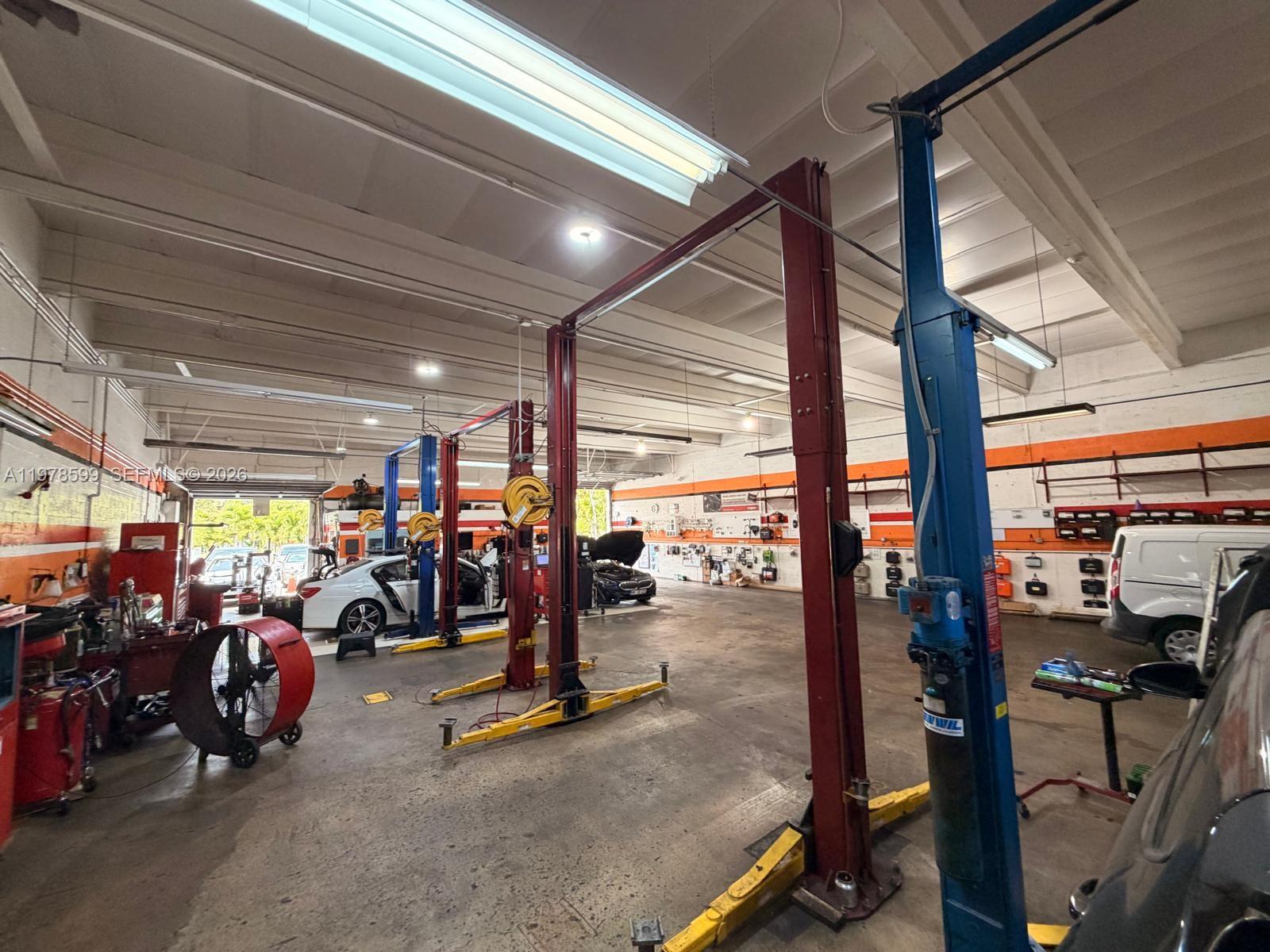   /   кв.футов $ 2026-03-07 0 Фото