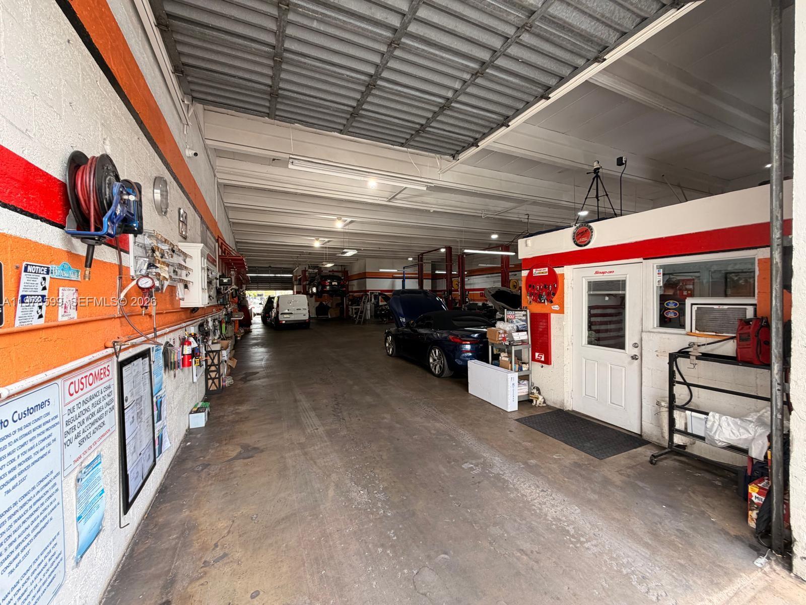   /   кв.футов $ 2026-03-07 0 Фото