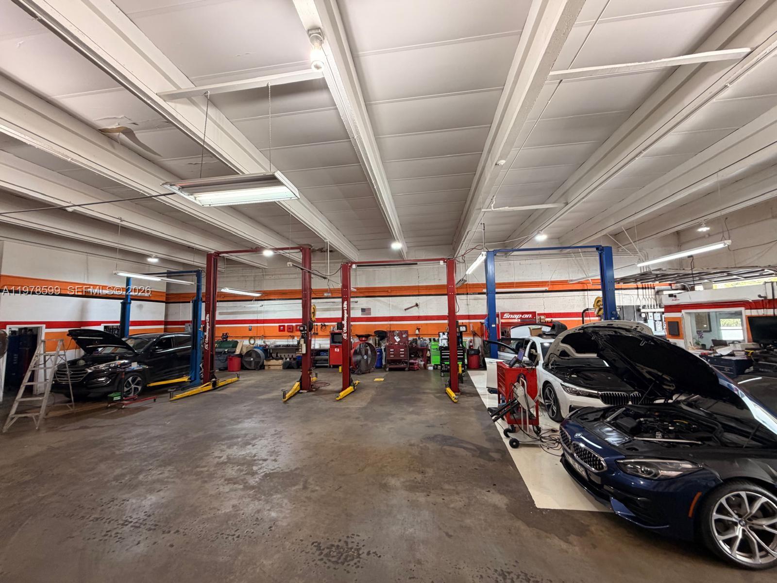   /   кв.футов $ 2026-03-07 0 Фото