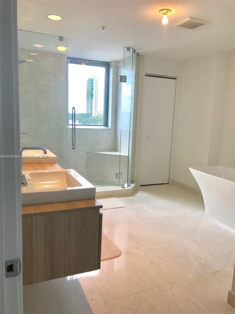 Photo of 17111 Biscayne Blvd #408, North Miami Beach, Florida, 33160 -