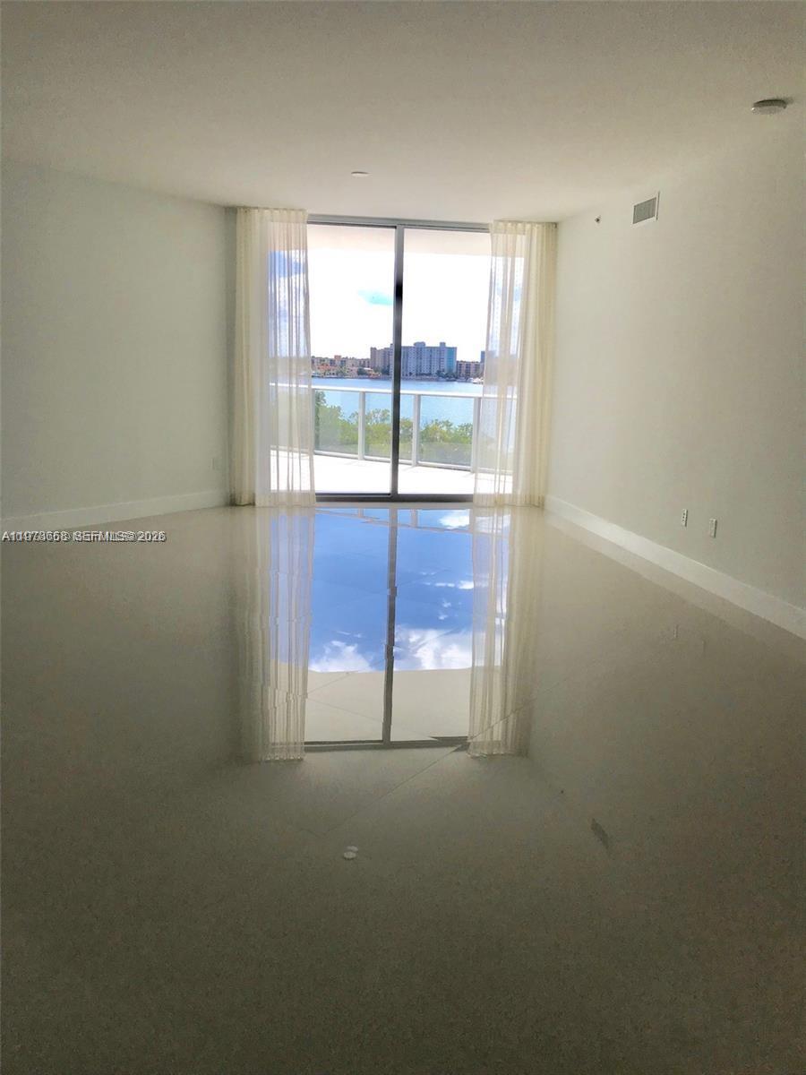Photo of 17111 Biscayne Blvd #408, North Miami Beach, Florida, 33160 -